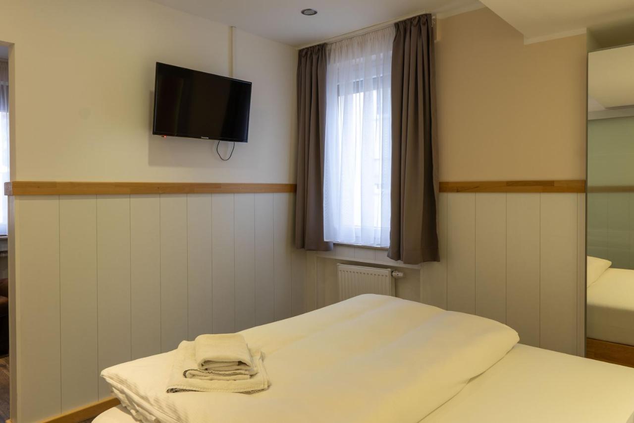 Hotel Post Mit Klimaanlage Neckarsulm Esterno foto