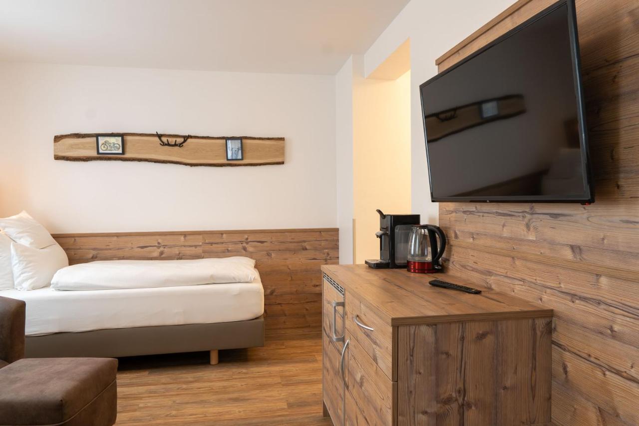 Hotel Post Mit Klimaanlage Neckarsulm Esterno foto