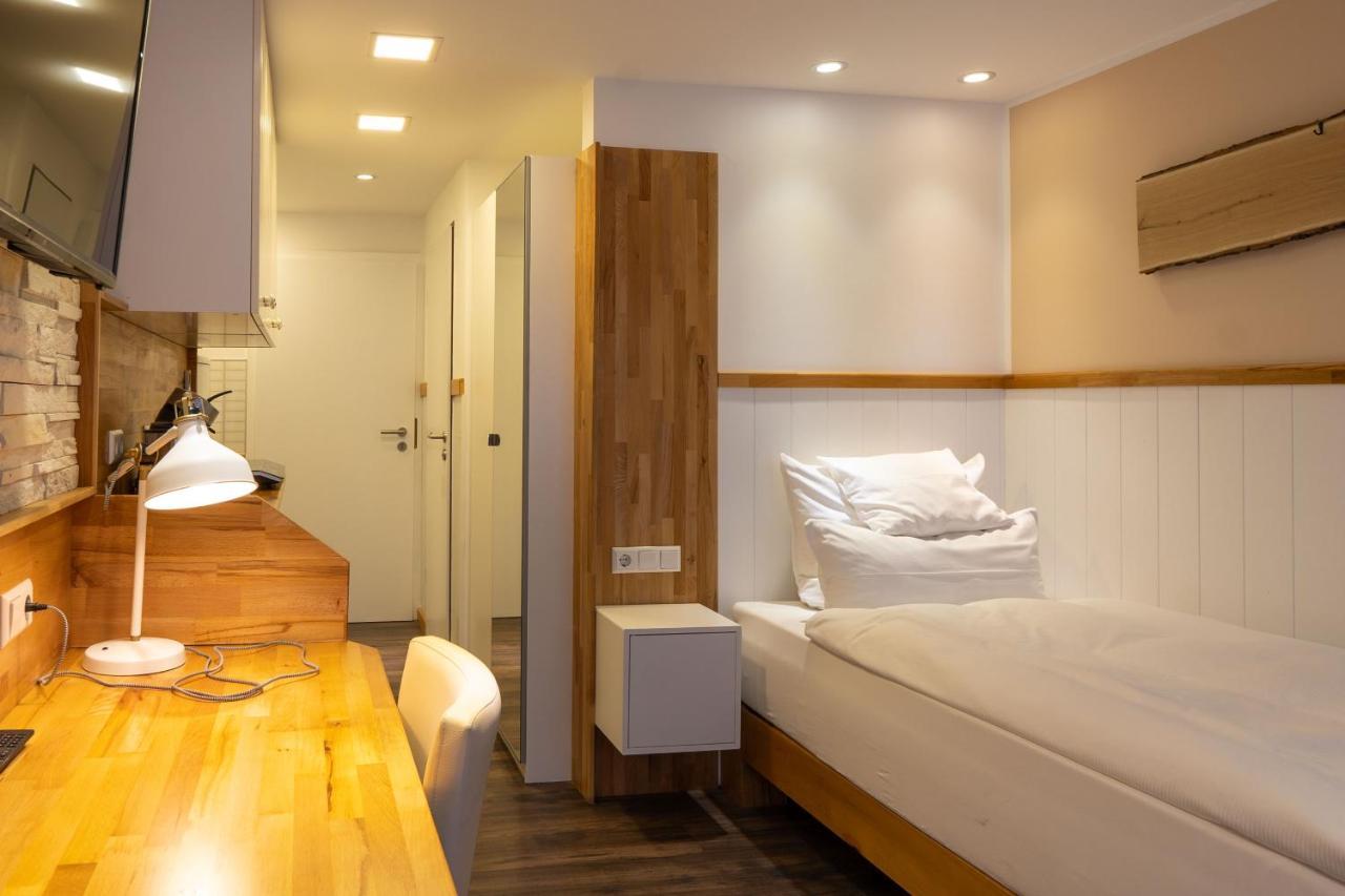 Hotel Post Mit Klimaanlage Neckarsulm Esterno foto